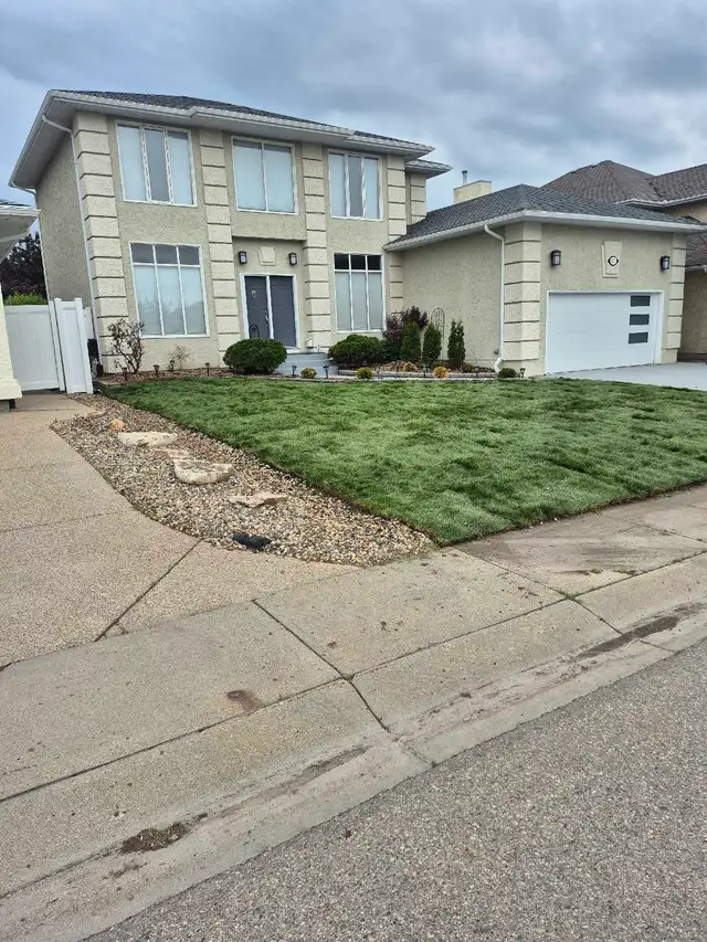 Roger's Landscaping572418043361382402