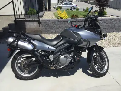 The ultimate Adventure Bike ……..pristine condition, original paint (OEM decal PKG removed), new AGM...