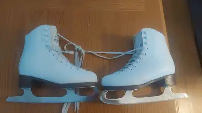 Women's skates, View more