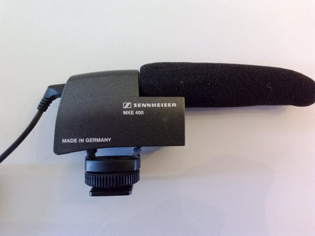 Sennheiser MKE 400 Shotgun Microphone Kit for Cam w/ Shockmount in Other in Markham / York Region - Image 3