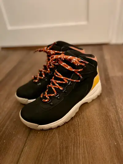 *NEW Condition* Columbia Women’s Hiking Boot (Waterproof), View more