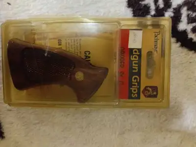 I'm offering a new Pachmayr Gripper SK-G combat-style grip, designed to fit all S&W revolvers using...