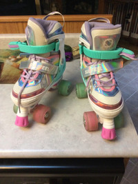GIRLS ROLLERBLADES Wheels LIGHT UP  & PROTECTION PADS