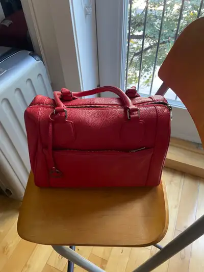 Sac à main rouge, handbag, en très bon état!, View more