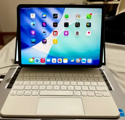 iPad Pro 2nd Gen 128GB  like new, View more