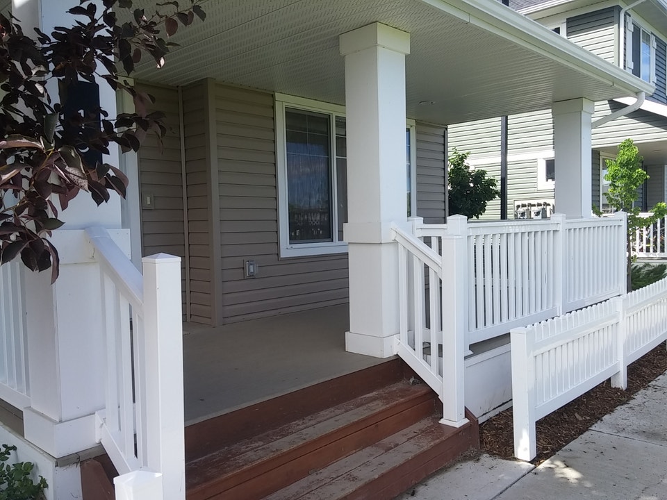 3 bed/1.5 bath Townhouse in Harbour Landing available Nov,1 2