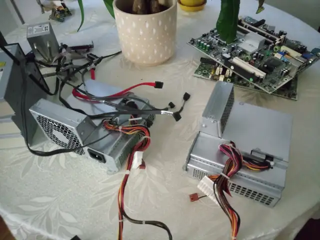 HP  desktop computers for parts in Desktop Computers in Edmonton - Image 6