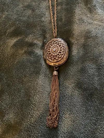 Collier avec pendentif couleur or, View more