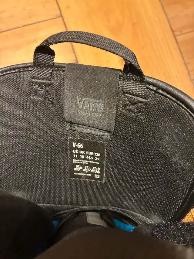 Vans Snowboard Bottes 11 in Snowboard in City of Montréal - Image 4