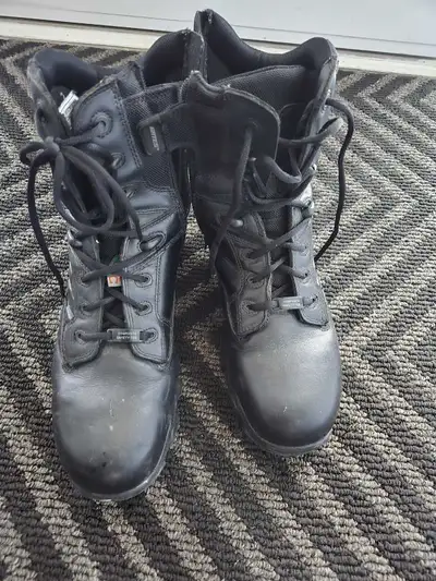 Bates mens tactical boot size 11, used in good condition. $40 pickup is in Binbrook.