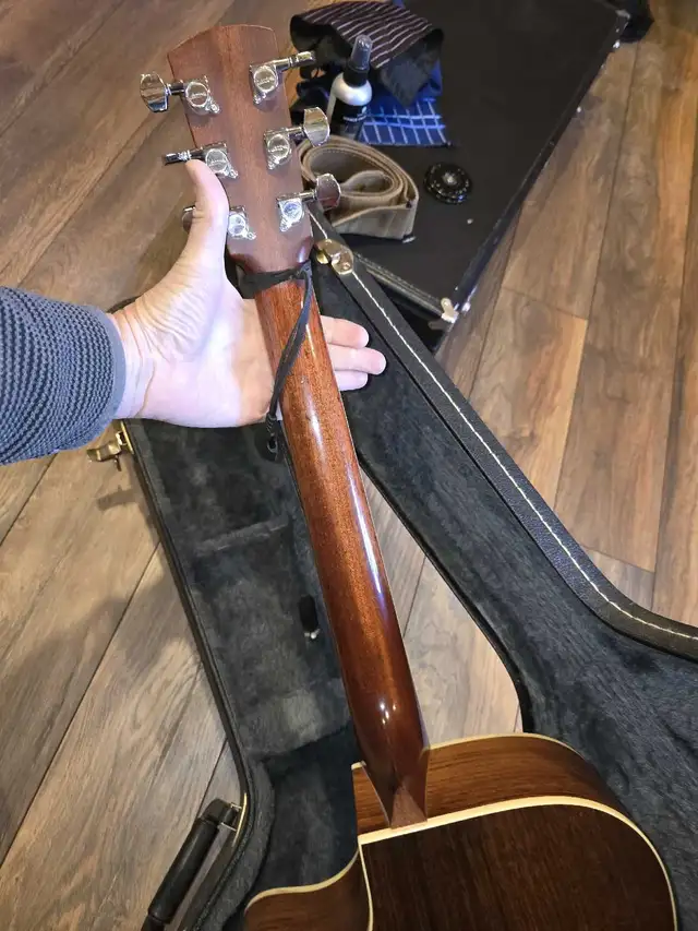 Larrivee acoustic guitar in Guitars in Stratford - Image 6