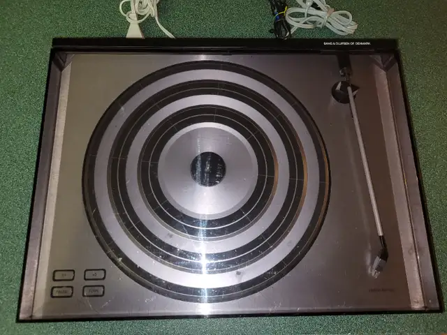 Bang and Olufsen 1700 Vintage Turntable in Stereo Systems & Home Theatre in Red Deer - Image 4