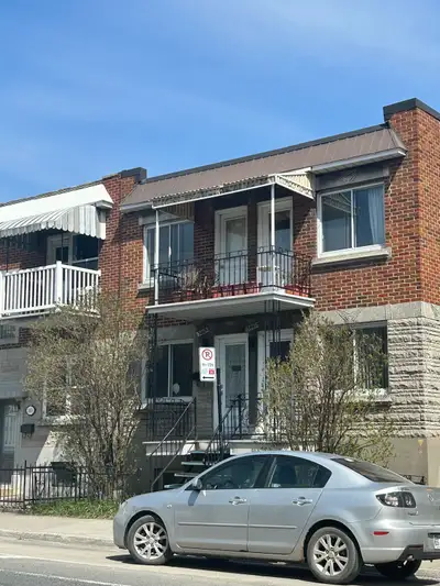 MONTRÉAL (PLATEAU) BEAUTIFUL SMALL 4½ FOR RENT • Lovely, clean 4½ appartement of 650 sqf (1living ro...