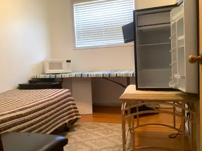 Quiet, clean home (with no children or pets) located by the GO Station 7 minute DRIVE to the new Dur...