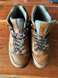 Women's Leather Hiking Boot - Size 8 (EU 38.5)