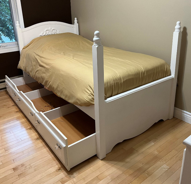 set de chambre pour fille dans Lits et matelas  à Laval/Rive Nord - Image 3