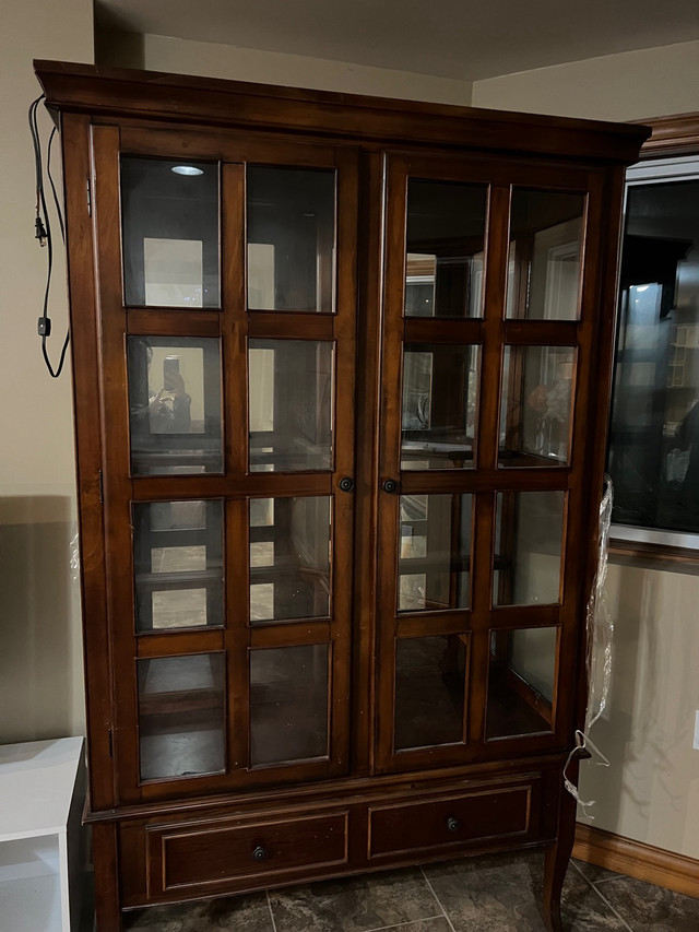 Antique mahogany  cabinet with glass doors  in Hutches & Display Cabinets in Charlottetown - Image 2