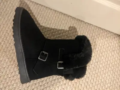 Size 4 black winter boots for girls or ladies size  6, View more