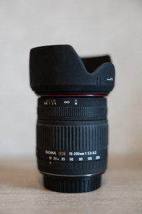 Sigma 18-200mm f/3.5-6.3 DC (Canon EF Mount)