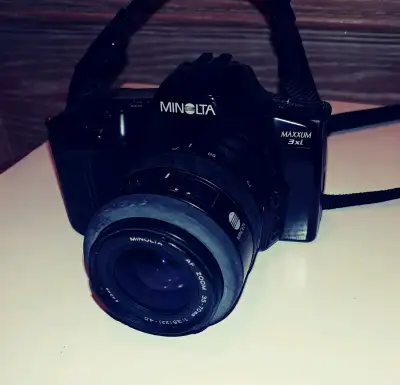 Minolta Maxxum 3xi 35MM SLR Film Camera W/ AF Zoom 35-70MM 



