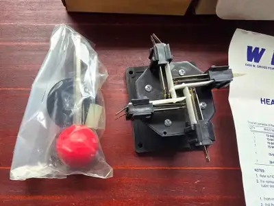 Wico red ball arcade joystick avec leaf switch, 3.5" shaft. Ils datent des années 80 mais sont a l'é...