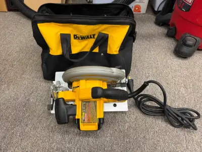 ****FIRM PRICE – No offers please**** Selling a DEWALT 20V XR brushless 7 ¼” Circular Saw Model # DW...