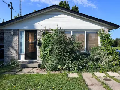 One bedroom private unit on the main floor