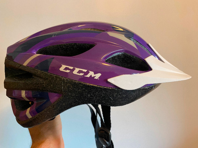 CCM Bike Helmet Casque Velo Large / Grand 58-62 cm dans Vêtements, chaussures et accessoires  à Ville de Montréal
