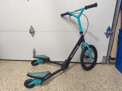 Razor DeltaWing Scooter for Kids Ages 6+, View more