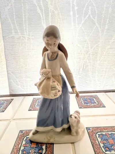 Valencia Porcelein Figurine (JE003), View more