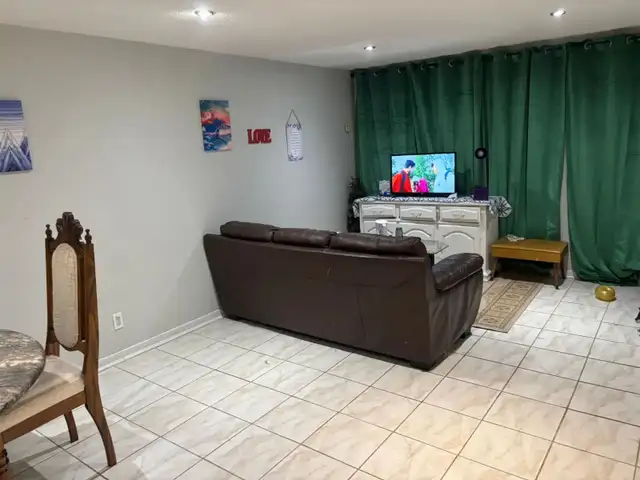 Furnished room available for girls in Room Rentals & Roommates in City of Toronto - Image 3