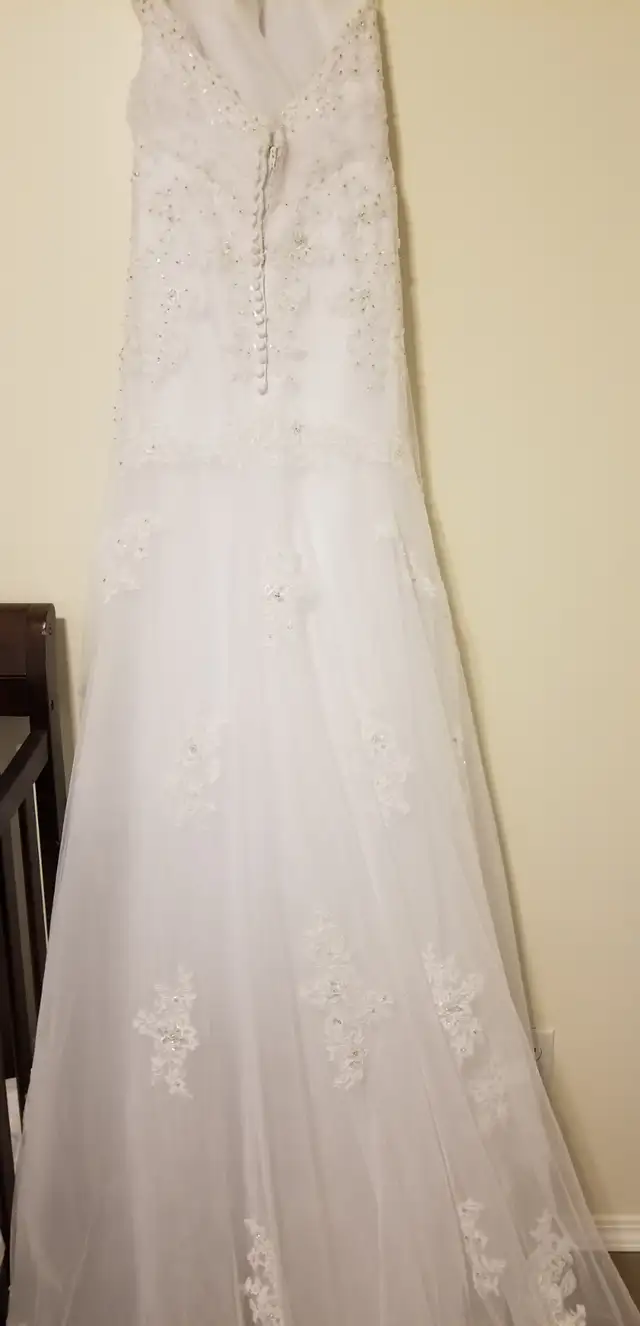 Beautiful Wedding Dress in Wedding in Lethbridge - Image 6
