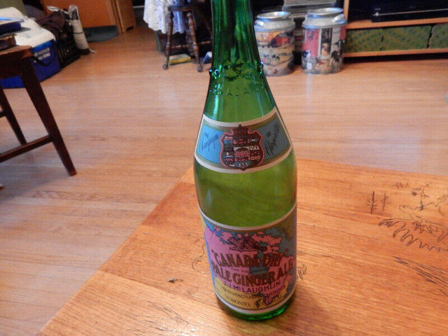 Vintage Canada Dry Ginger Ale Bottle with paper label in Arts & Collectibles in Saskatoon