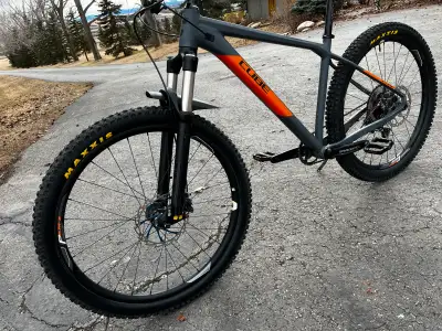Good condition medium size , built this for my growing 13 year old and he is now onto large size aft...