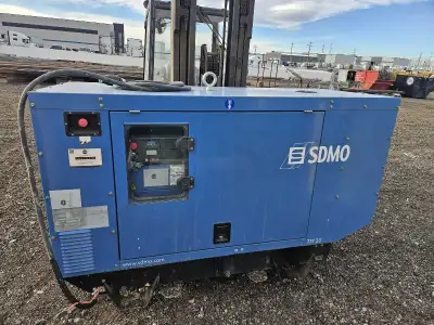 SDMO 20kva diesel gen comes with spider box 3600 hrs Used to powder a construction site. Constructio...