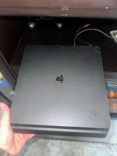 PS4 slim + 3 controllers, View more