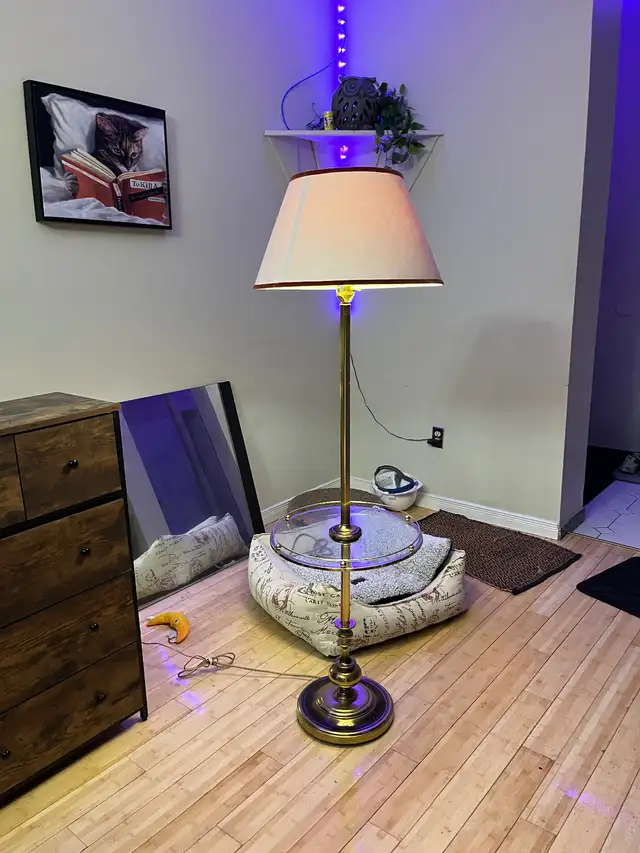 Vintage lamp with table glass in Indoor Lighting & Fans in City of Toronto - Image 5