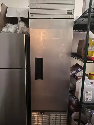 Used, but still in great condition. 21ft H with Wheels 2ft W 2.5ft D Perfect for anyone who needs ex...