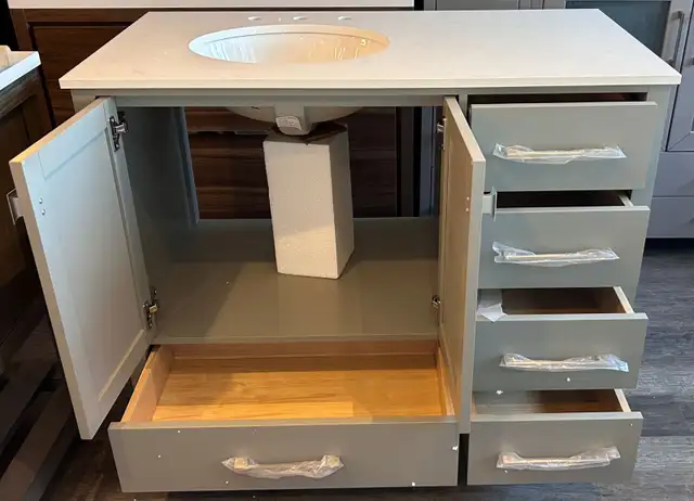 BRAND NEW Irene 42'' Single Bathroom Vanity in Bathwares in Oakville / Halton Region - Image 8