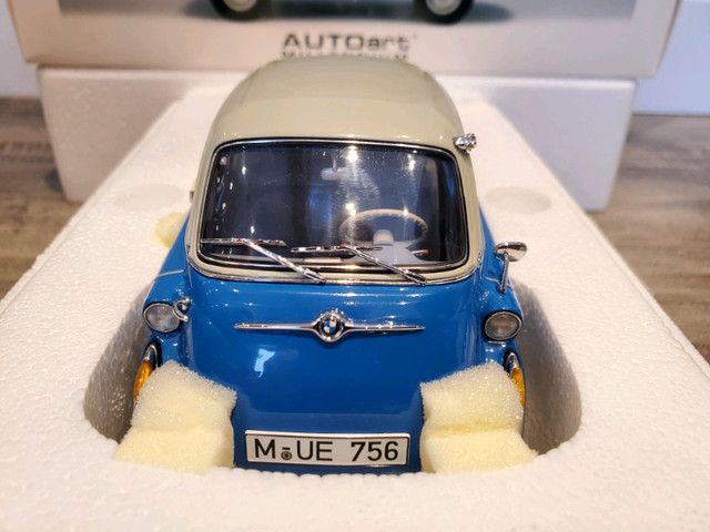 1:18 Diecast Autoart Millennium BMW 600 Dual Tone Blue Grey in Arts & Collectibles in Kawartha Lakes - Image 2