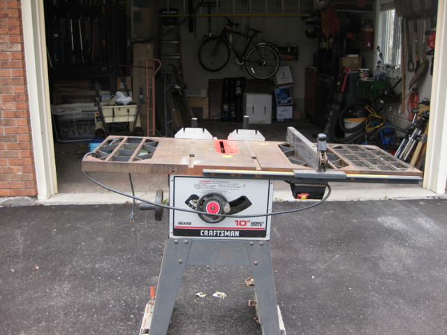 10" table saw with several accessories in Power Tools in Ottawa - Image 2