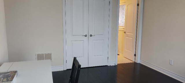 Private Room For 1 Working Professional in Room Rentals & Roommates in Markham / York Region - Image 3