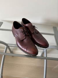 Italian leather dress shoes in pebbled burgundy leather