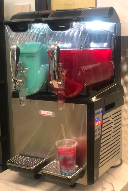 Commercial slush machine dans Autres équipements commerciaux et industriels  à Ville de Montréal