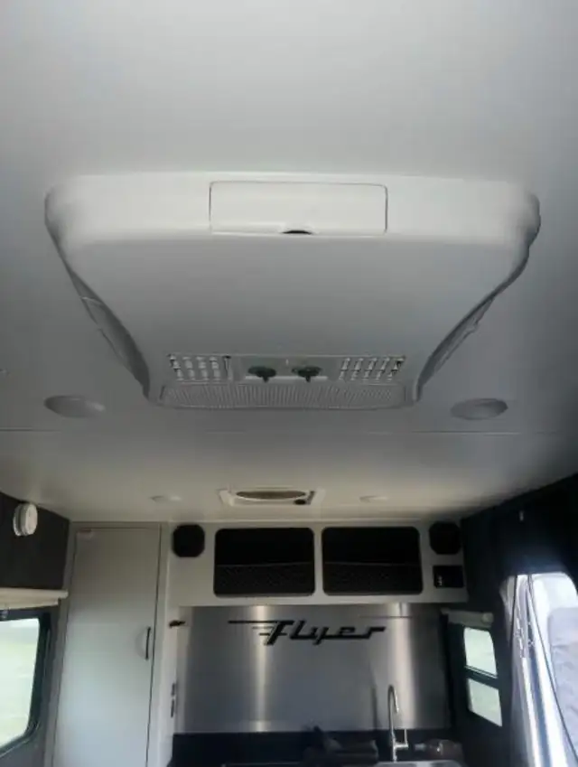 2021 Intech Discovery Travel Trailer Toy Hauler in Travel Trailers & Campers in Mission - Image 10