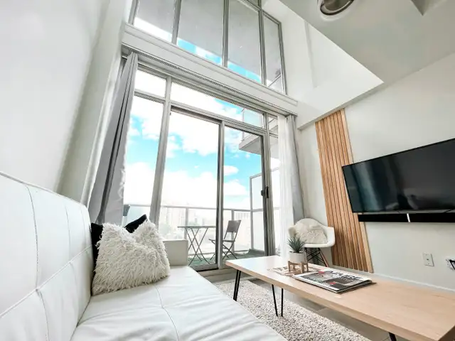 MOVE-IN READY FULLY FURNISHED 2-STOREY LUXURY LOFT - CENTRETOWN