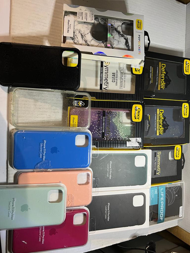 iPhone 11 Pro Max Otterbox original Apple cases  in General Electronics in City of Toronto - Image 3