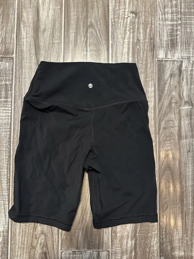 Women’s Small Shorts in Women's - Bottoms in Mississauga / Peel Region - Image 2