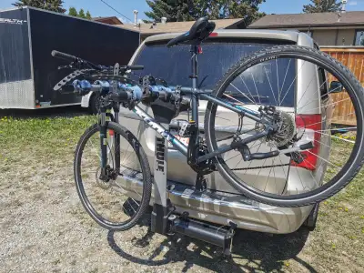 Rock solid bike rack, in very good condition Tool free to mount and unmount rack Swing away bike rac...