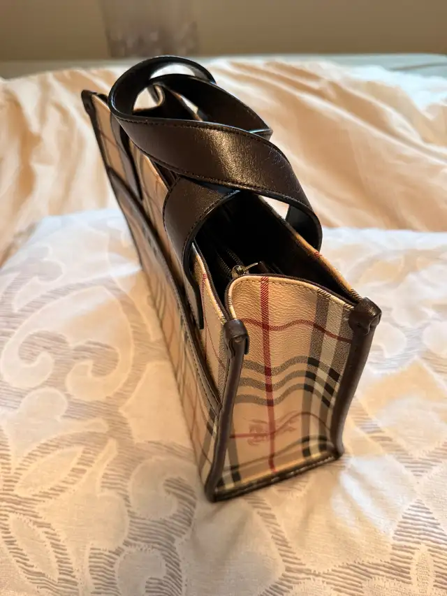 Authentic Burberry Purse in Women's - Bags & Wallets in London - Image 3